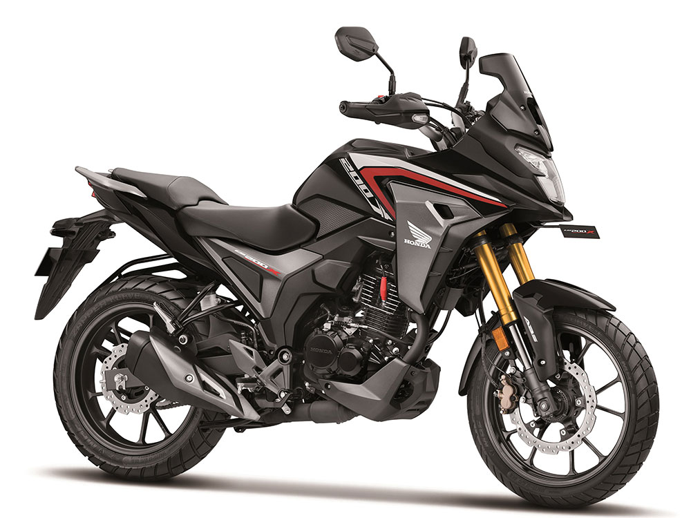 Honda-CB200X_Black-Color-Pearl-Nightstar-Black-1